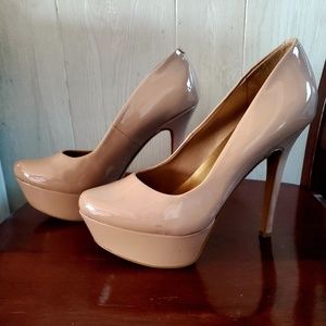 Nude Pumps